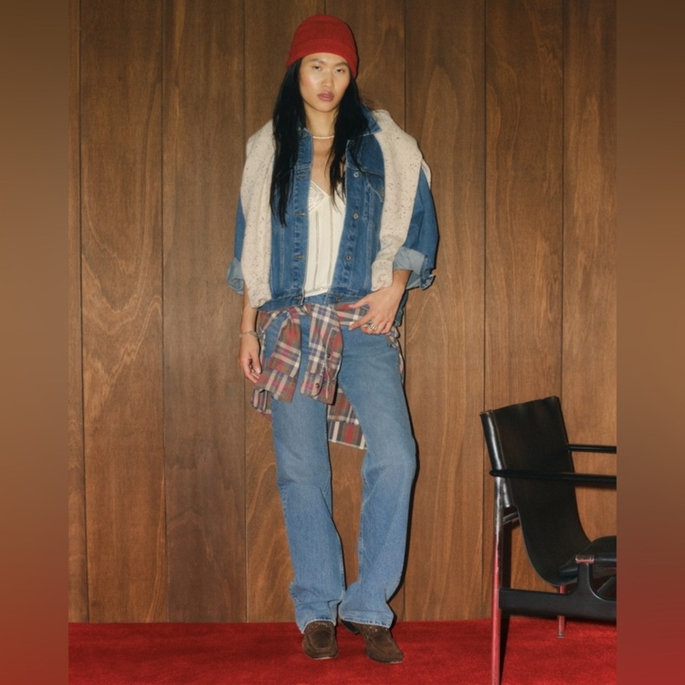 Abercrombie & Fitch The 90s Relaxed Jean High Rise Mid Blue, size 30 long